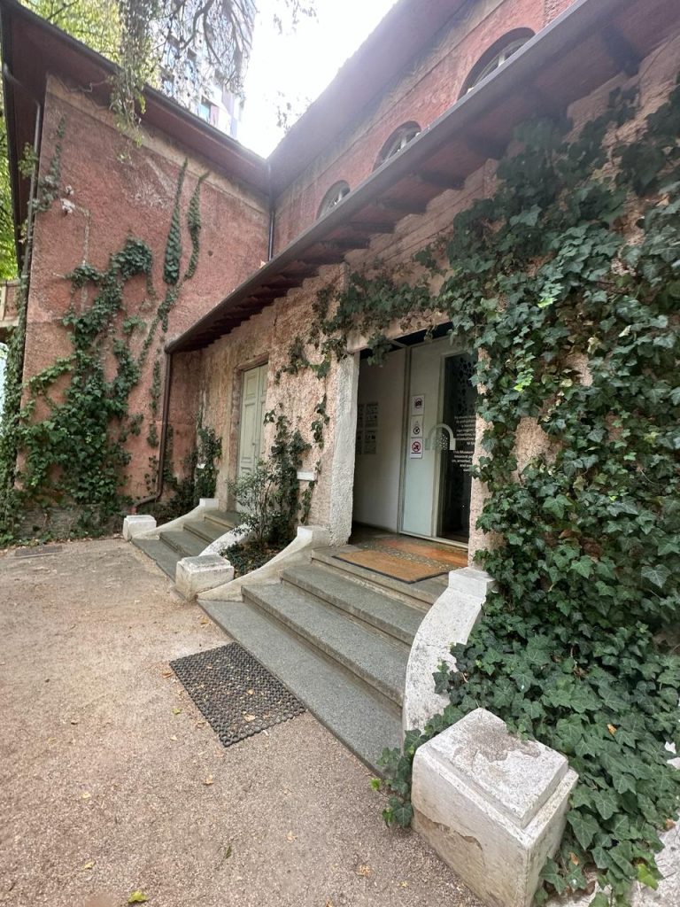 House of leaves museum entrance