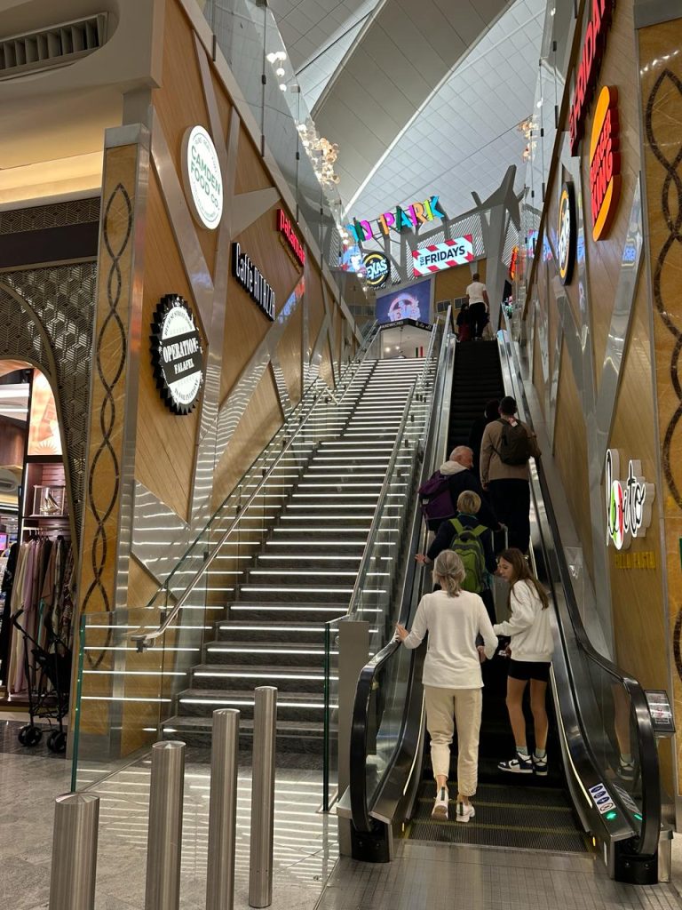 abu dhabi zayed airport terminal food court