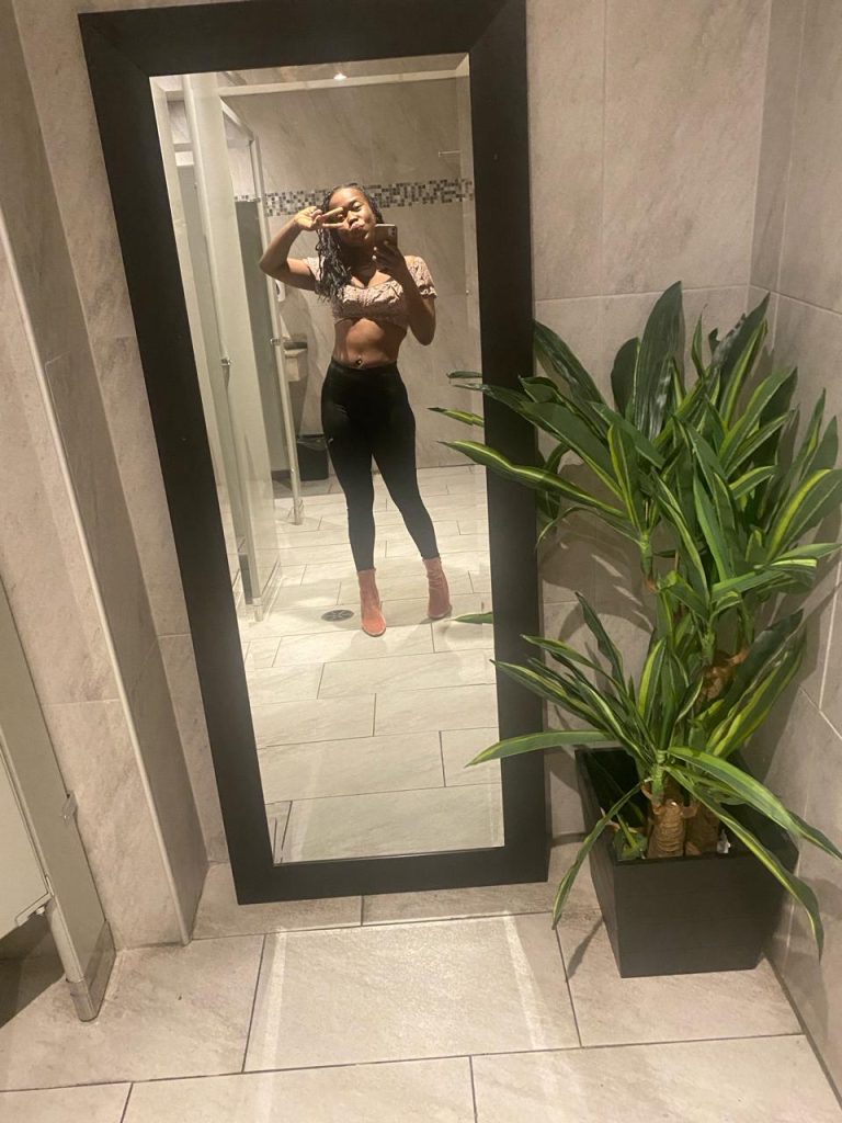 Stef Barti bathroom selfie, enjoying life before hysterectomy