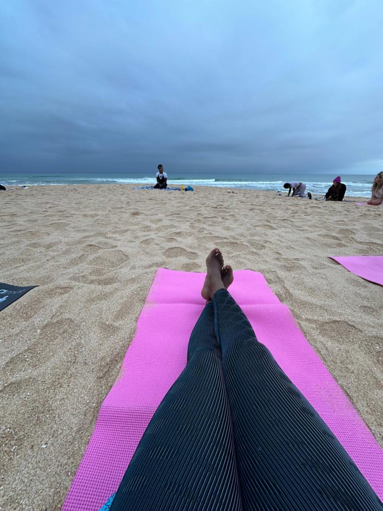 Stef Barti and a group of girl partaking in beach yoga in Albufeira