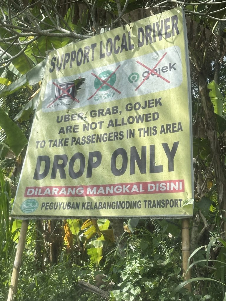 street Sign asking people to support local drivers instead of using taxi service app like Gojek