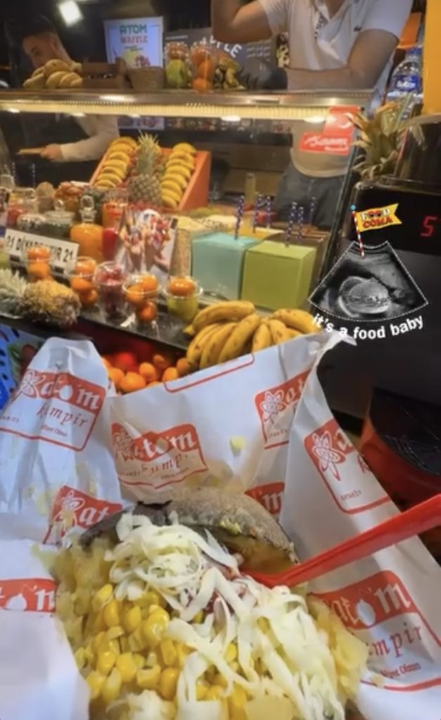 Stef Barti eating at Potato street in Istanbul