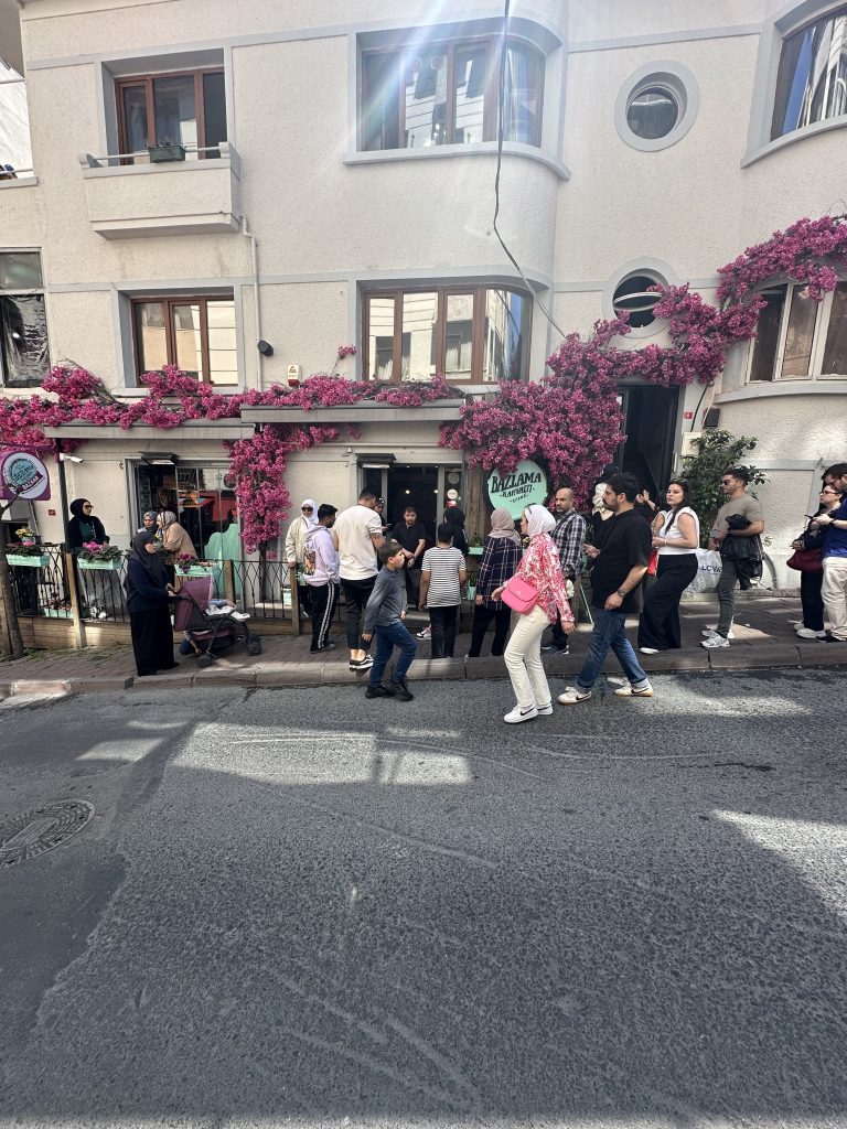 line up at Bazlama Istanbul