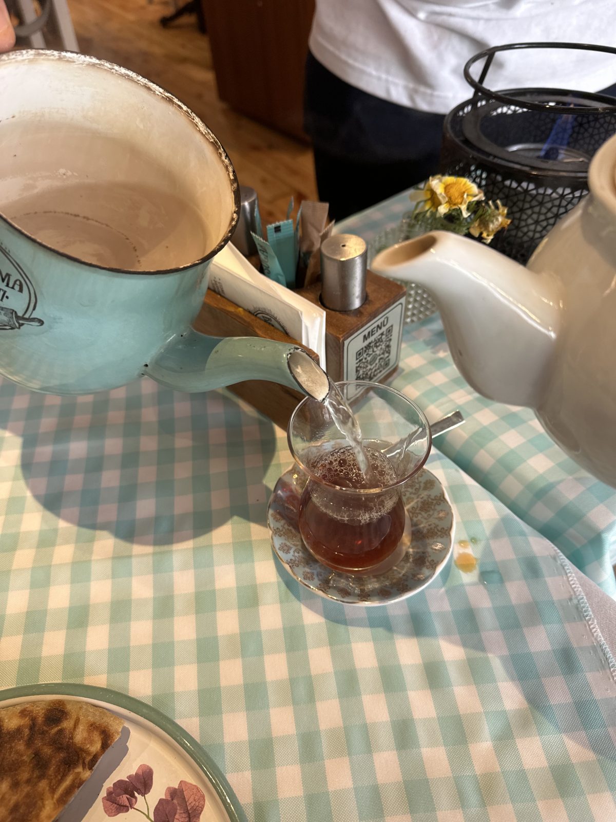 waiter serving tea at Bazlama